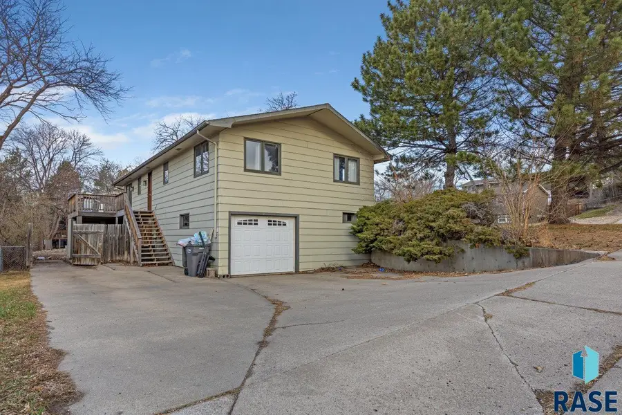 2415 E Franklin St, Pierre, SD 57501 - #3