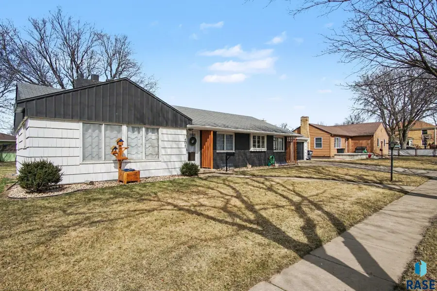 408 W Bishop St, Luverne, MN 56156 - #3