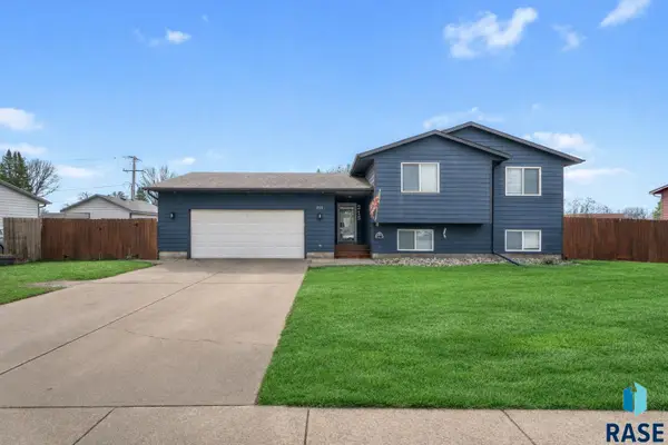 215 W Apple St, Tea, SD 57064