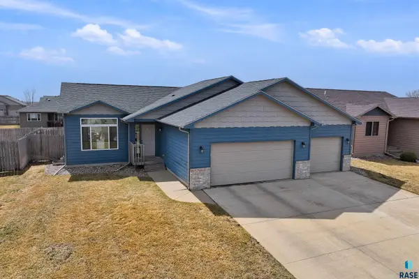 6733 42nd St, Sioux Falls, SD 57110