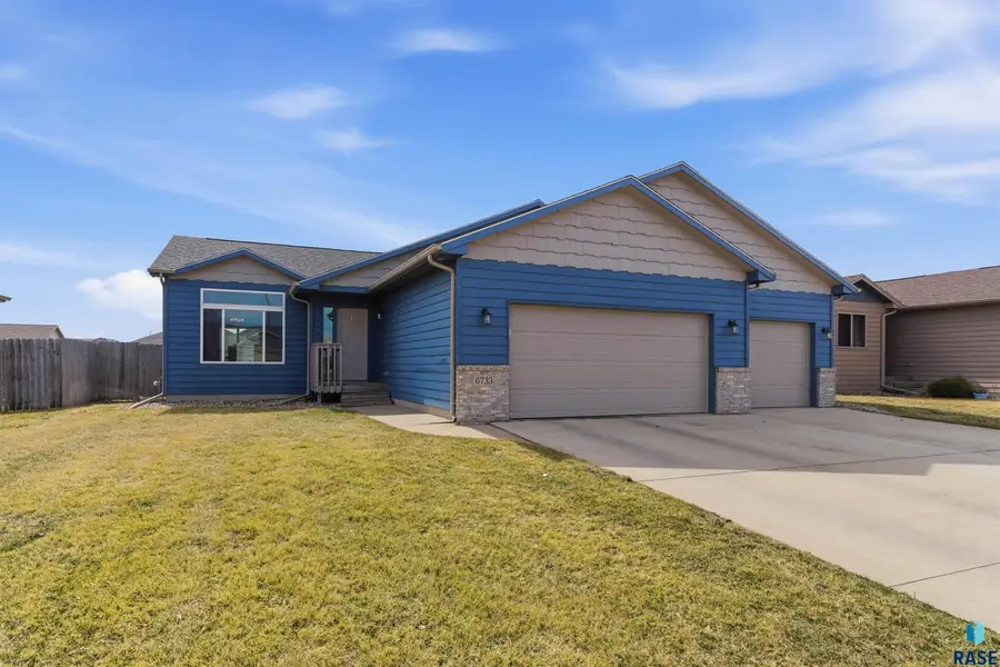 6733 42nd St, Sioux Falls, SD 57110 - #2
