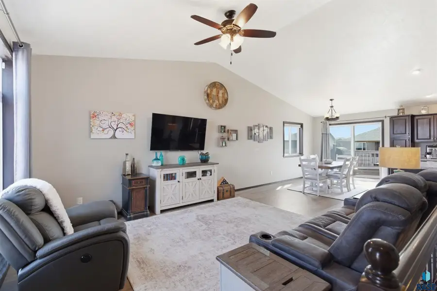 6733 42nd St, Sioux Falls, SD 57110 - #3