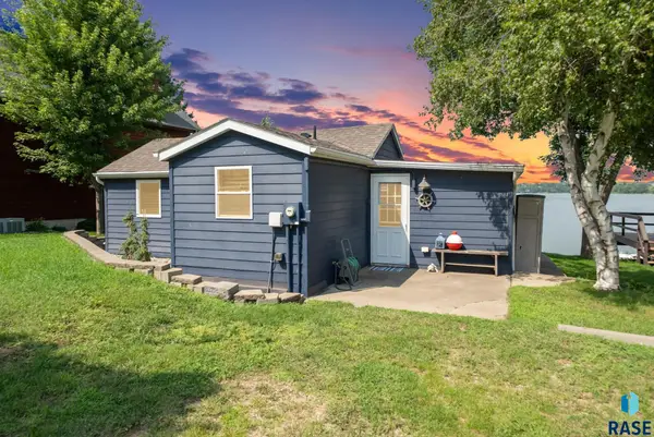 316 Best Point Dr, Madison, SD 57042