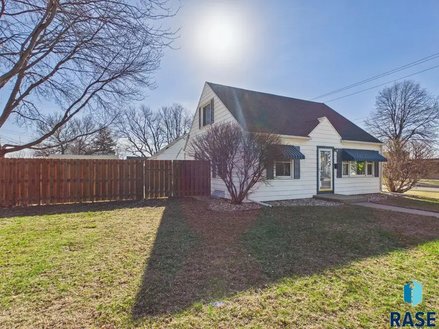 1736 S Van Eps Ave, Sioux Falls, SD 57105 - #2
