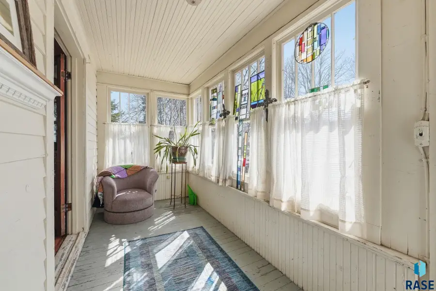 306 E 7th St, Dell Rapids, SD 57022 - #2