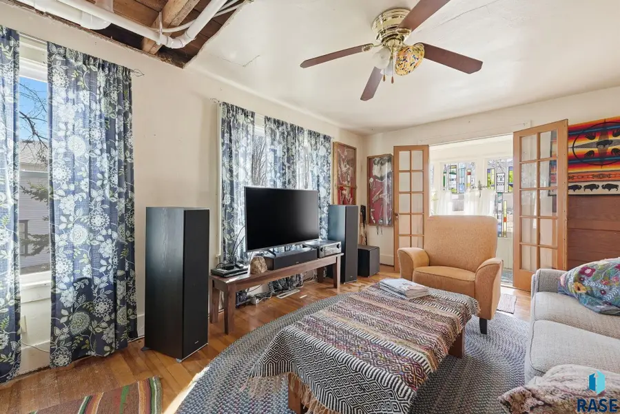 306 E 7th St, Dell Rapids, SD 57022 - #3