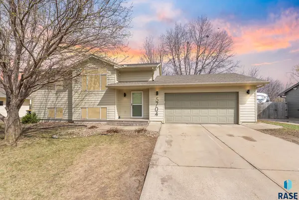 5704 S Southwind Ave, Sioux Falls, SD 57106