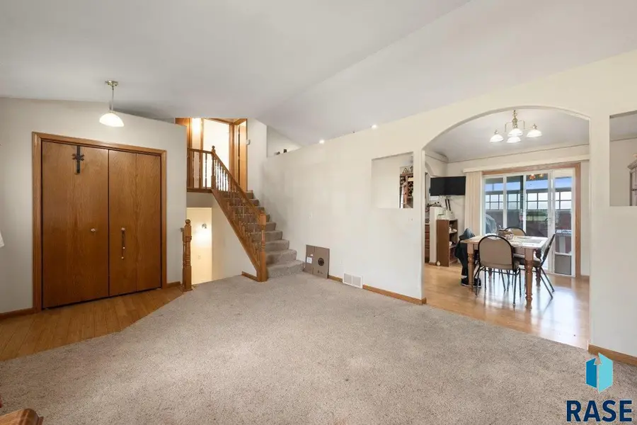 220 S Augusta Ave, Brandon, SD 57005 - #3