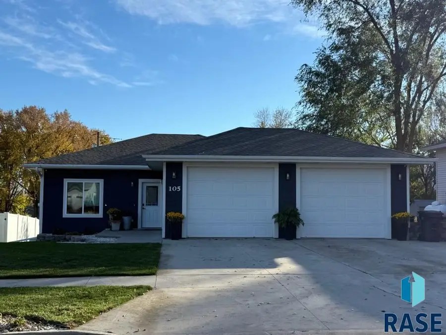 105 E 7th St, Dell Rapids, SD 57022 - #2