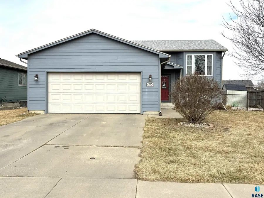 606 W Lois Ln, Harrisburg, SD 57032 - #2