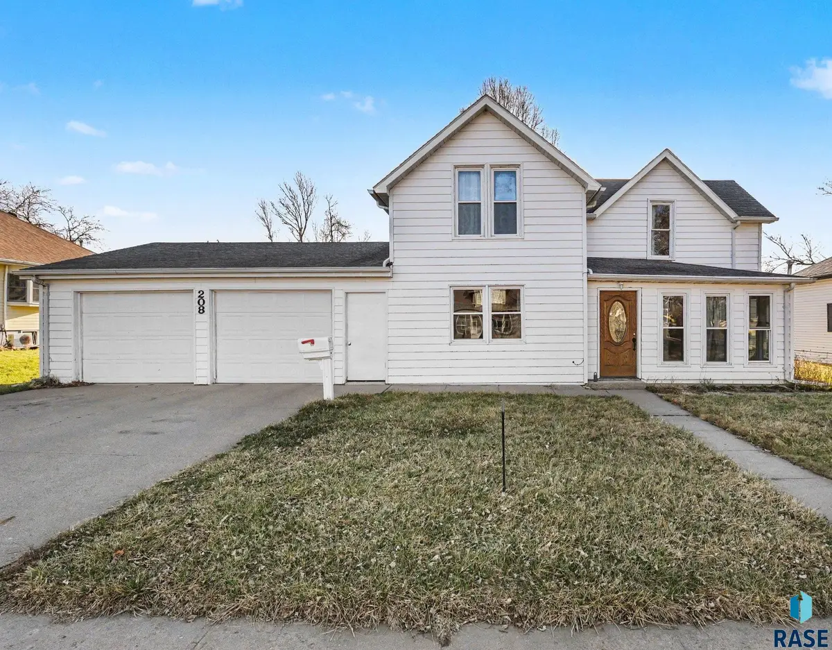 208 S 3rd St, Beresford, SD 57004 - #1