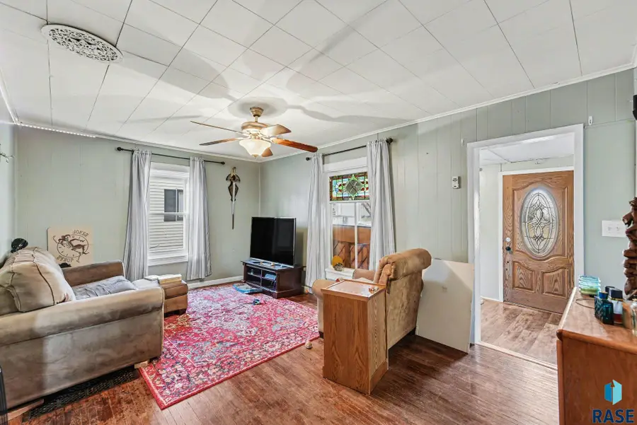 208 S 3rd St, Beresford, SD 57004 - #3