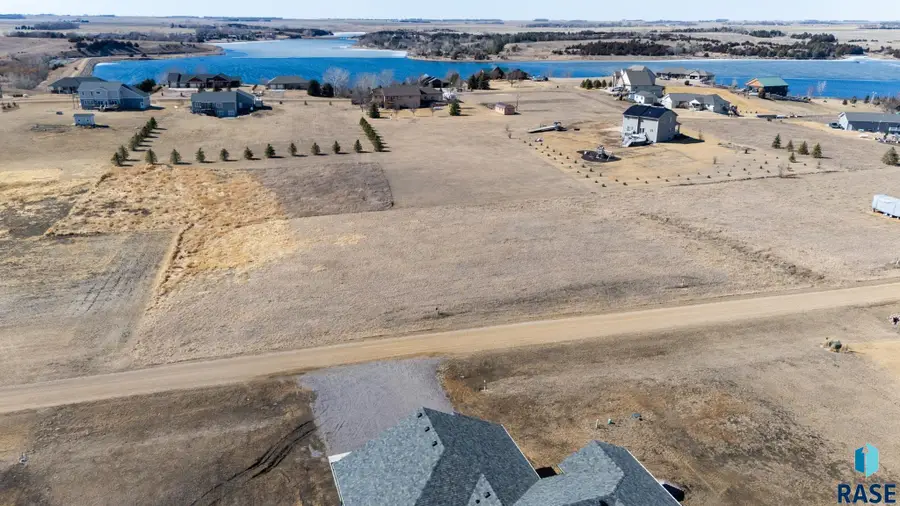 2 Reed Ct, Canistota, SD 57012 - #2