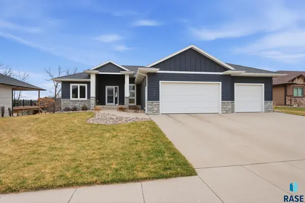 717 N Willow Creek Ave, Sioux Falls, SD 57110