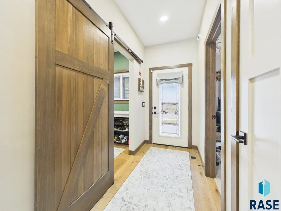 815 Yuzina Ave, Harrisburg, SD 57032 - #2