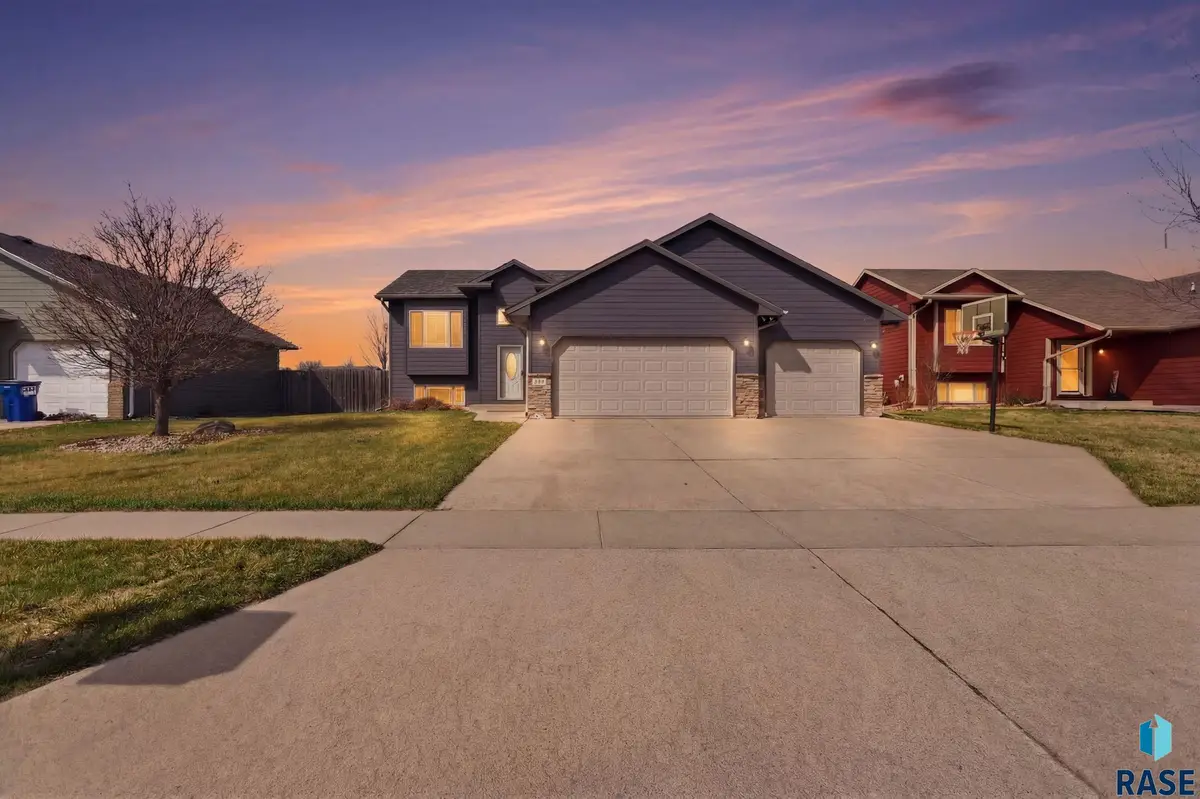 704 Kent St, Harrisburg, SD 57032 - #1