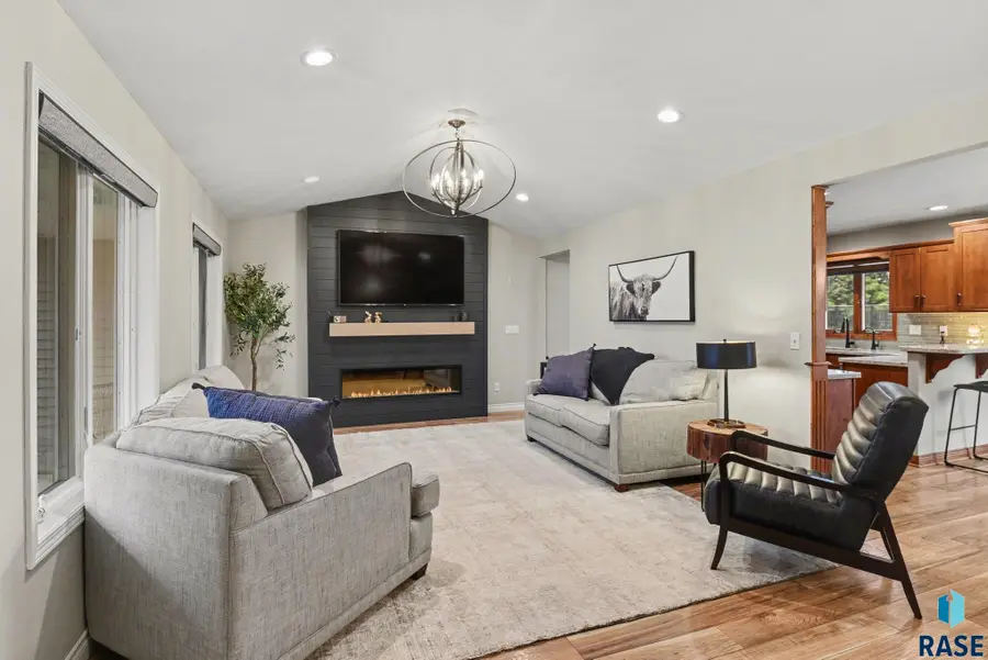 1411 Evergreen Dr, Luverne, MN 56156 - #3