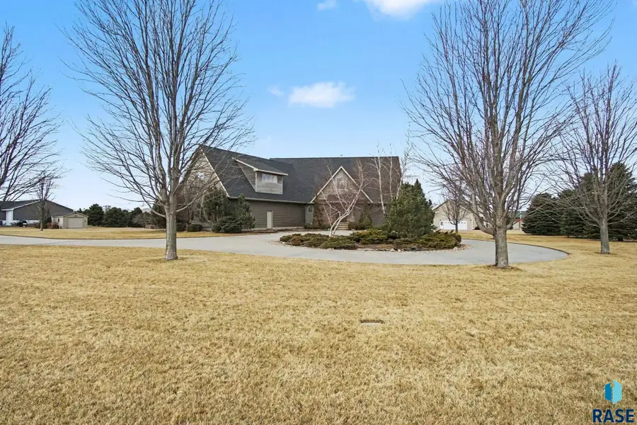 2423 S Serenity Dr, Watertown, SD 57201 - #3