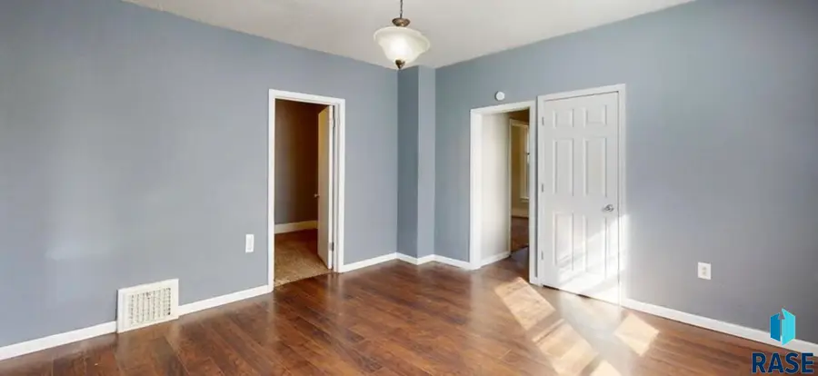 1305 S Spring Ave, Sioux Falls, SD 57104 - #2
