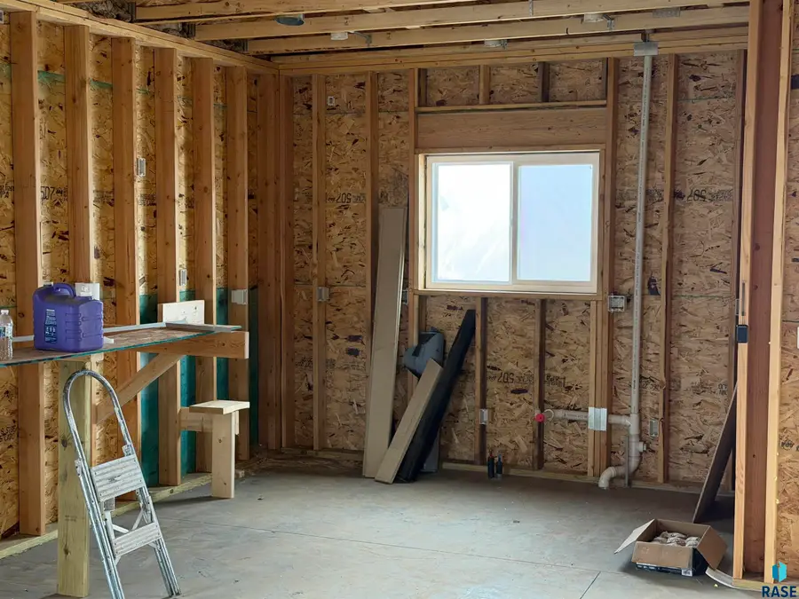 629 Foxtail Dr, Parker, SD 57053 - #2