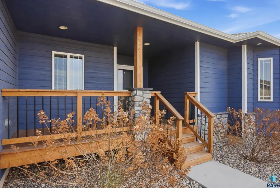 8205 E Willow Leaf St, Sioux Falls, SD 57110 - #2