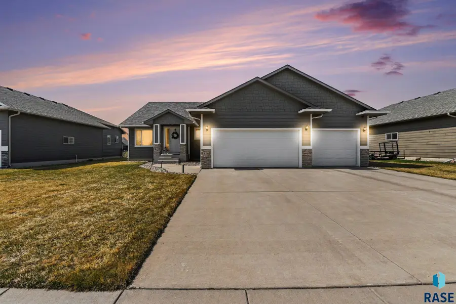419 Quinn Ave, Harrisburg, SD 57032 - #2