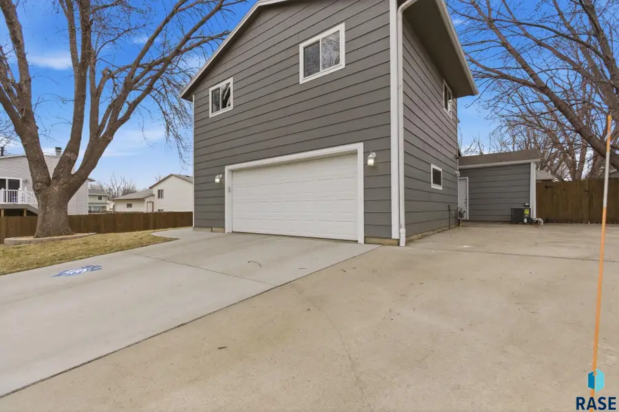 3304 S Steven Cir, Sioux Falls, SD 57106 - #2