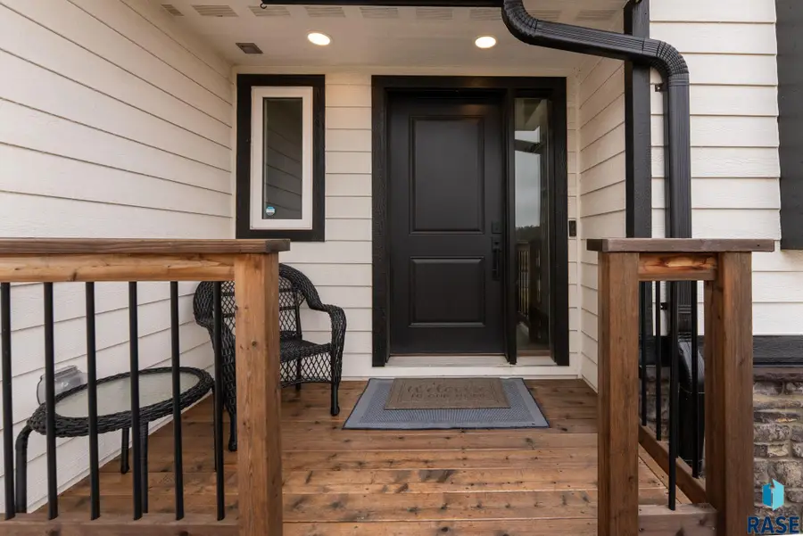 1109 N Willow Creek Ave, Sioux Falls, SD 57110 - #3