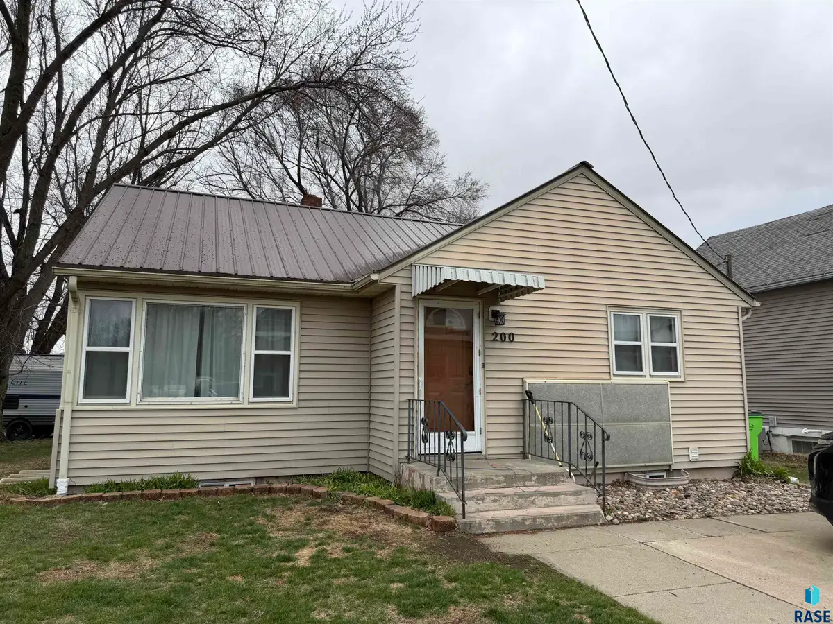 200 E 1st St, Marion, SD 57043 - #1