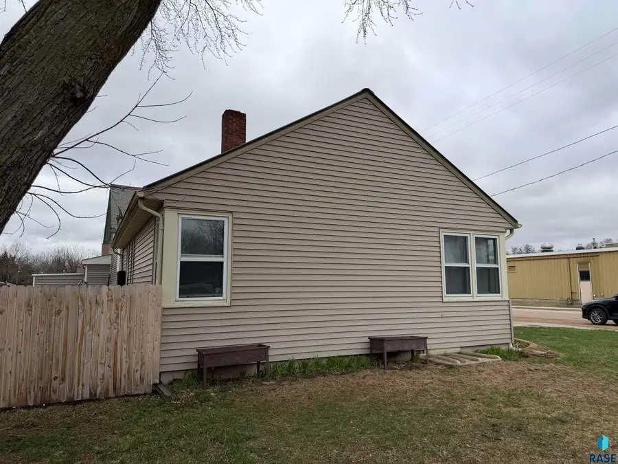 200 E 1st St, Marion, SD 57043 - #3