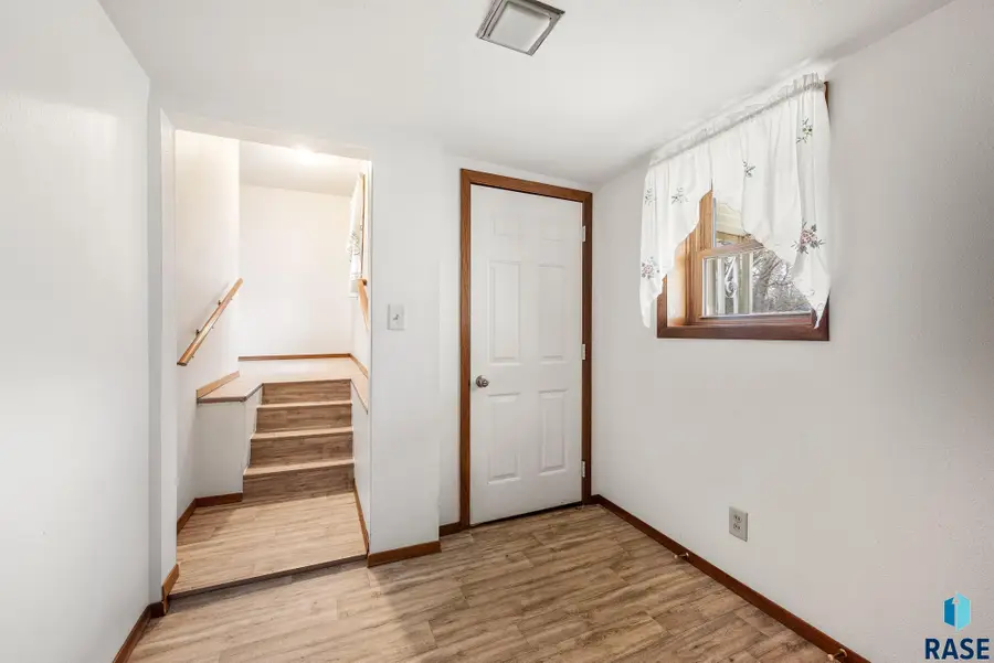 3333 N 7th Ave, Sioux Falls, SD 57104 - #2