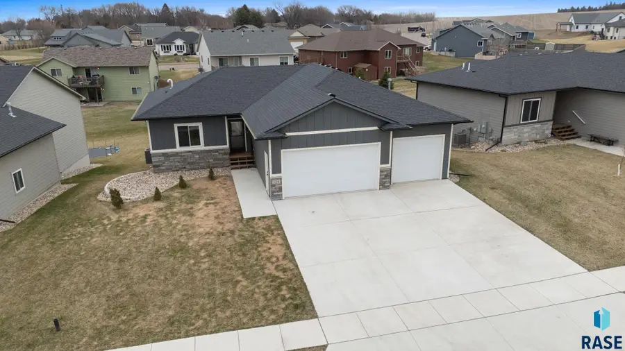 124 Skyline Dr, Valley Springs, SD 57068 - #2