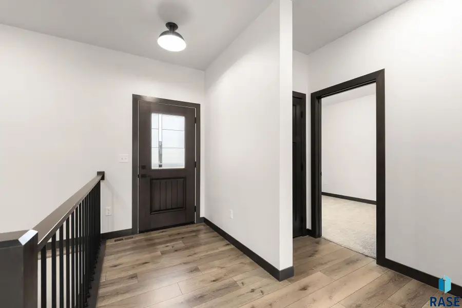 124 Skyline Dr, Valley Springs, SD 57068 - #3