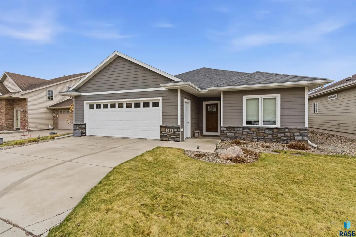 313 S Spring Pl, Brandon, SD 57005 - #1