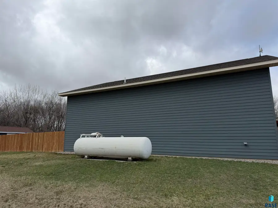 219 S Division Ave, Madison, SD 57042 - #3