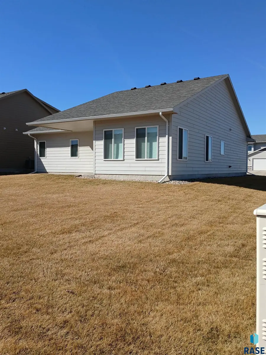 5400 S Eastwind Ave, Sioux Falls, SD 57108 - #2