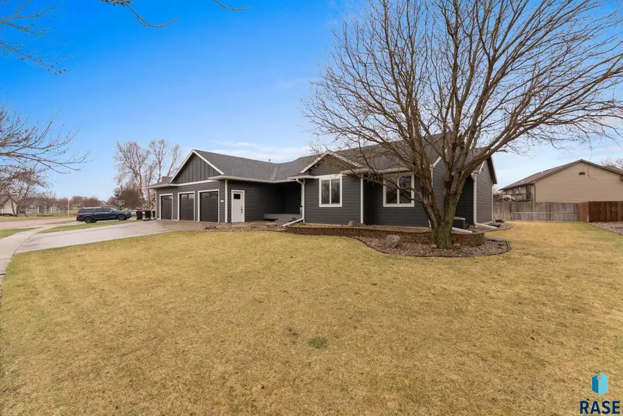 1305 S Fernwood Ave, Brandon, SD 57005 - #3