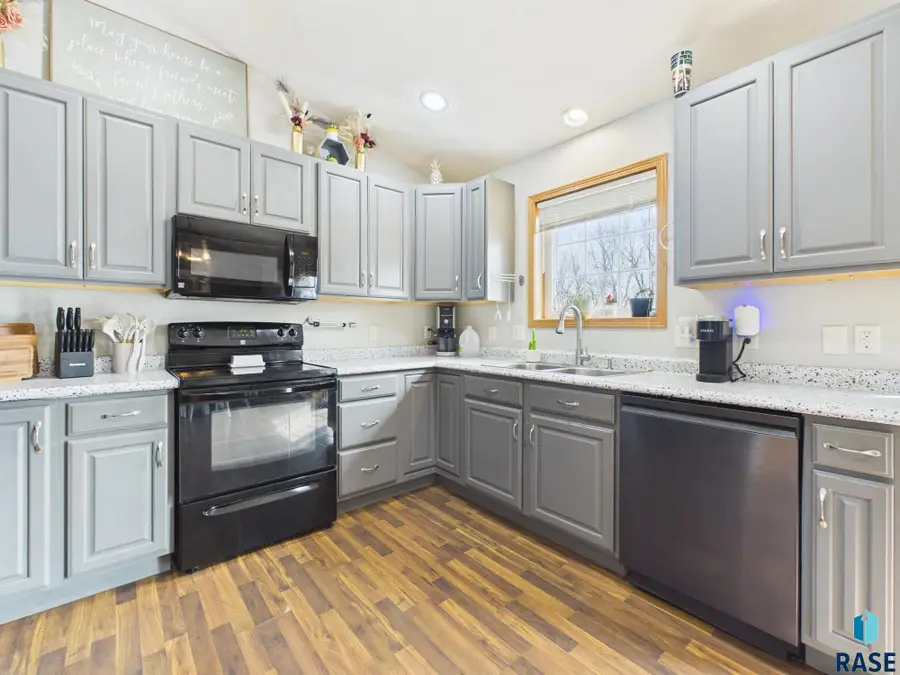 505 Tiger St, Harrisburg, SD 57032 - #3