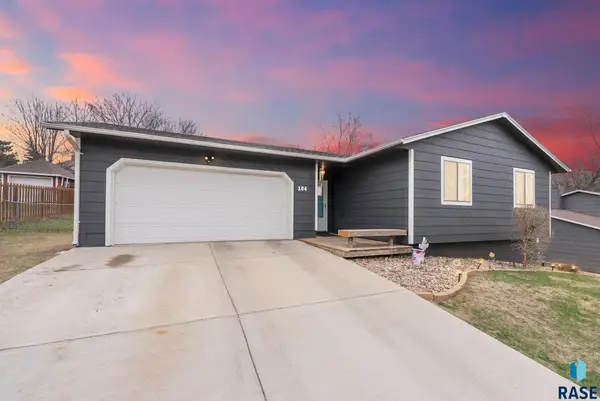104 S Cardinal Dr, Brandon, SD 57005