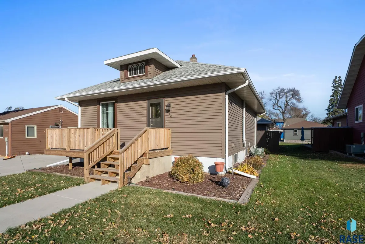 510 W Main St, Canistota, SD 57102 - #1