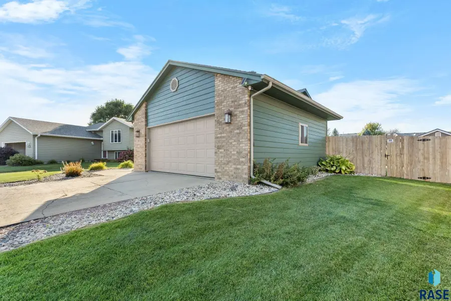 5521 S Aaron Ave, Sioux Falls, SD 57106 - #3