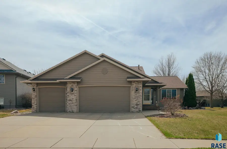 4701 E 42nd St, Sioux Falls, SD 57110 - #2