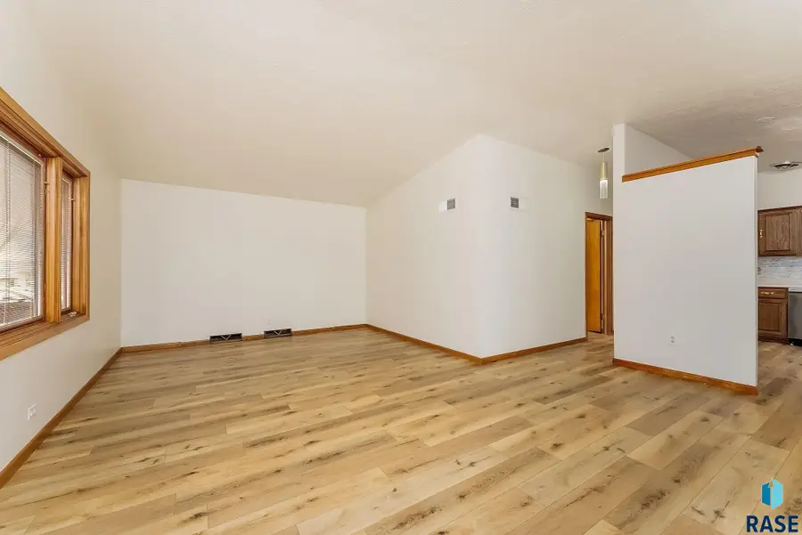 2805 S 1st Ave, Sioux Falls, SD 57105 - #3