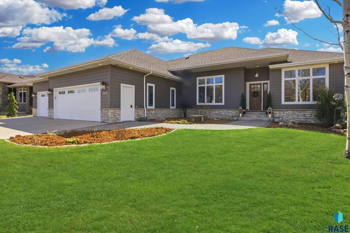 1805 S Copper Crest Cir, Sioux Falls, SD 57110 - #1