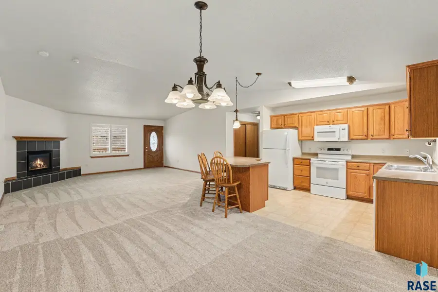 3300 W Miles Pl, Sioux Falls, SD 57108 - #2