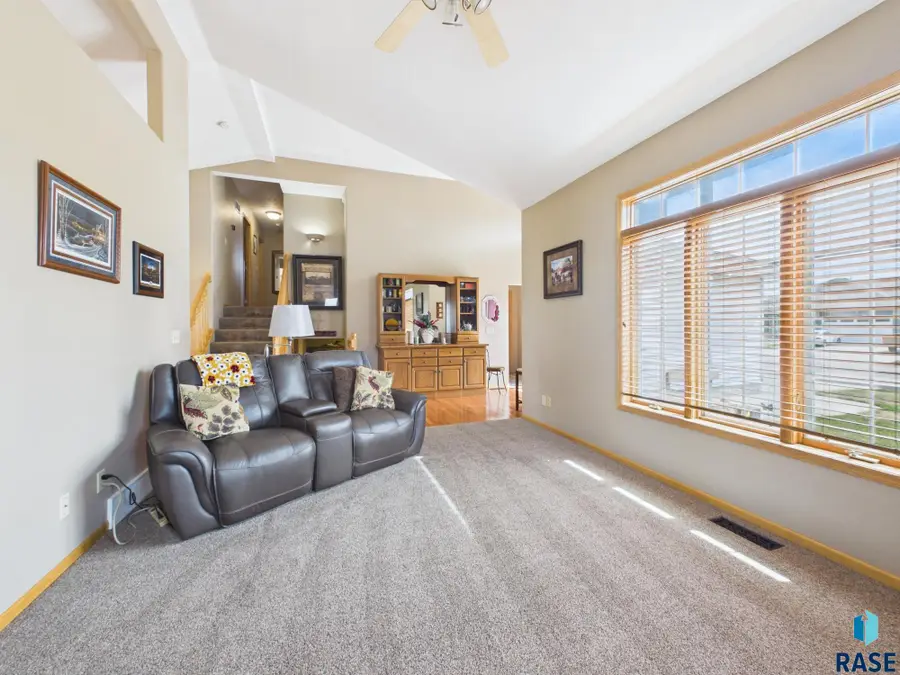 606 Par Tee Dr, Hartford, SD 57033 - #3