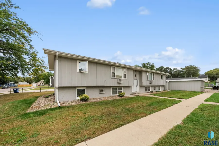 615 W Bennett St, Sioux Falls, SD 57104 - #2