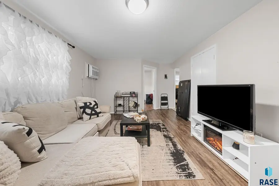 615 W Bennett St, Sioux Falls, SD 57104 - #3