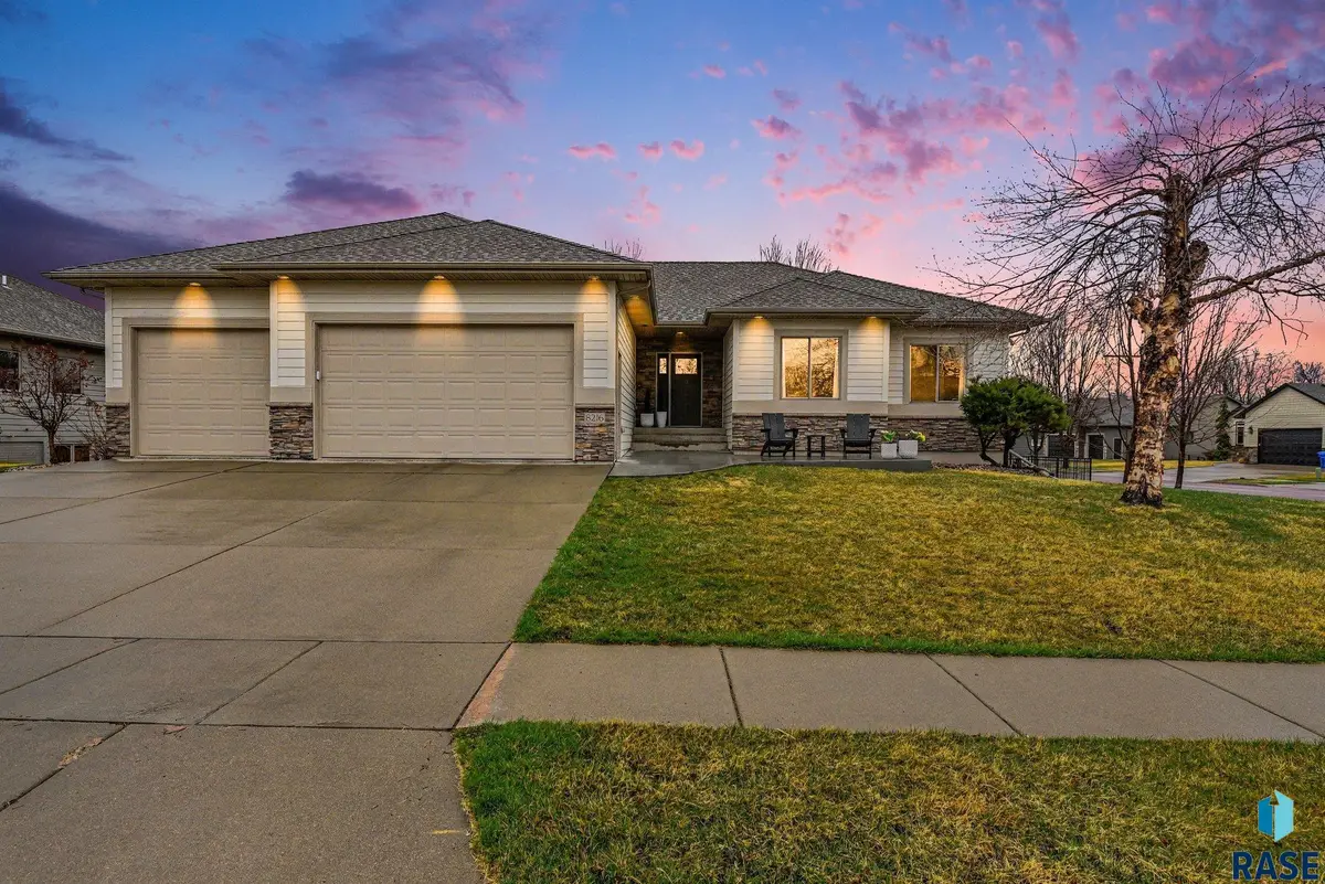 8216 S Copper Ridge Rd, Sioux Falls, SD 57108 - #1