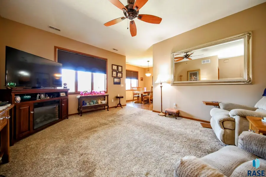 4501 E Kearney Pl, Sioux Falls, SD 57110 - #3